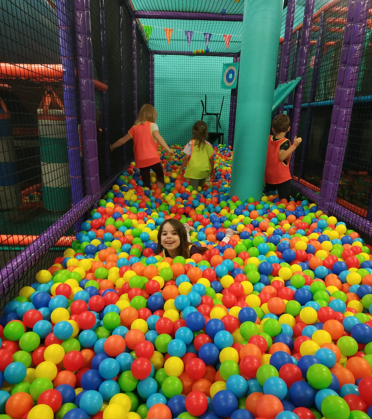 Activité toboggan et parc à boules